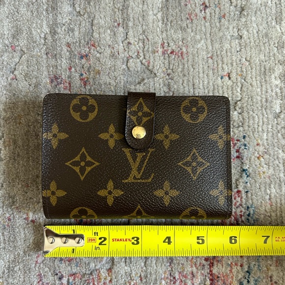Louis Vuitton Kisslock Wallet - Picture 4 of 17